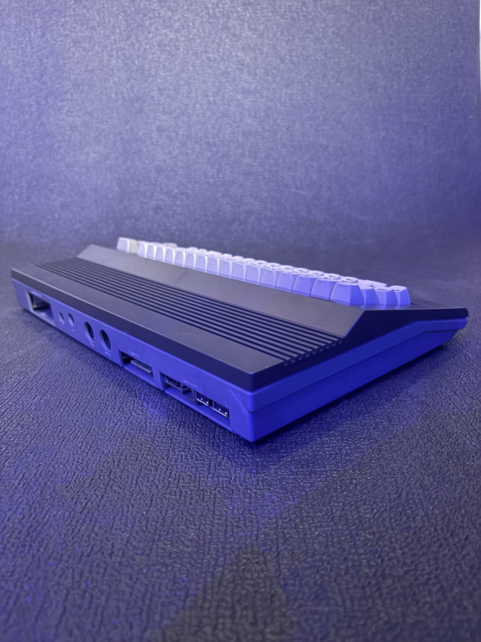 U64 Elite in new C64 II Case image 4